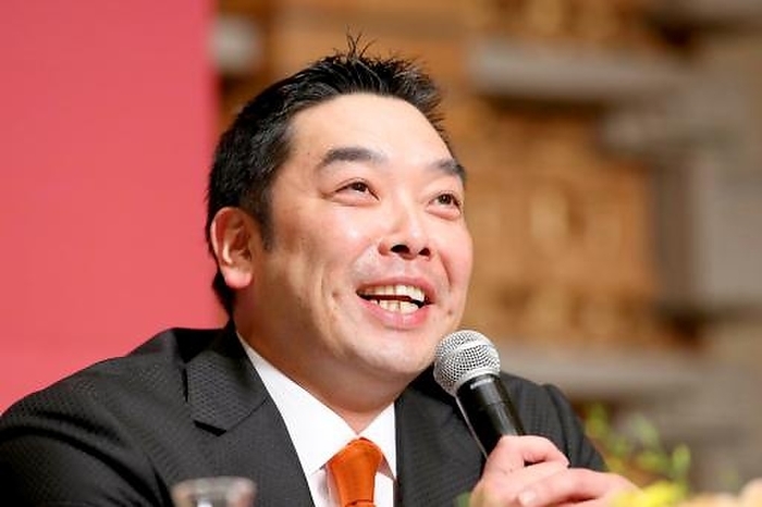 2019 Pro Baseball Giants Abe Retires from Baseball Shinnosuke Abe of the Giants answers questions with a smile at a press conference after announcing his retirement. Photo taken at the Imperial Hotel Tokyo on September 25, 2019. 