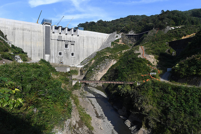 Submerged area of the Yamba Dam opened to the public before the dam was flooded on a trial basis. The submerged area of the Yamba Dam, open to the public before test flooding. Below is the Agatsuma River   Naganohara Town, September 27, 2019, 3:00 p.m. 3 minutes, photo by Taro Fujii
