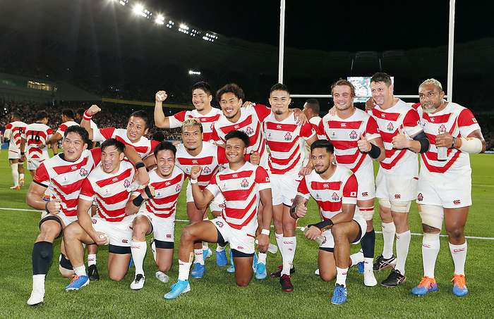 2019 Rugby World Cup Japan Defeats Ireland Japan players pose for a commemorative photo after their dramatic victory over Ireland in Japan vs. Ireland, September 28, 2019  photo date 20190928  photo location Shizuoka Ecopa Stadium