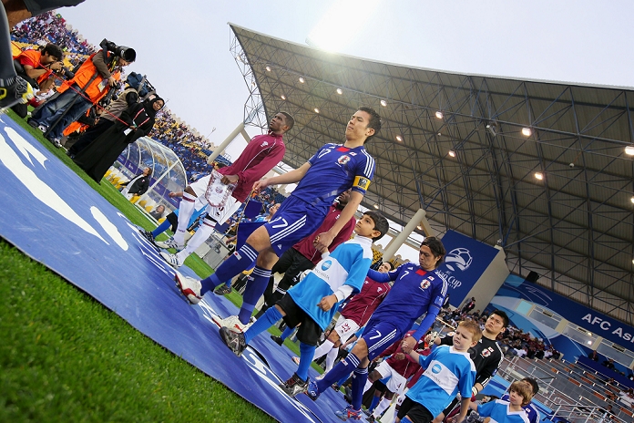 AFC Asian Cup 2011 Quarterfinals Japan team group  JPN , JANUARY 21, 2011   Football : Makoto Hasebe of Japan enters the pitch bofore the  AFC Asian Cup Quarter final match between Japan 3 2 Qatar at Al Gharafa Stadium  in Doha, Qatar.  Photo by AFLO SPORT   1090 