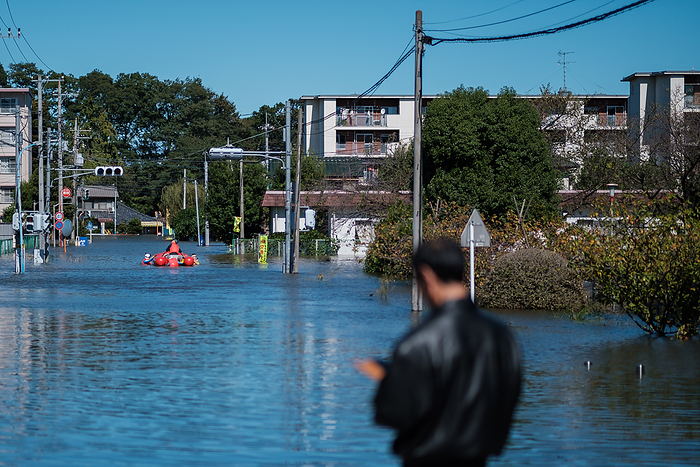 Japan, Typhoon Hagibis aftermath flood People look at a rescue team in a boat in an area flooded in Kawagoe city, in Japan on October 13, 2019. Powerful typhoon Hagibis and aftermath flood ripped across the country, killing 11 people and dozen of missing persons. Kawagoe. October 13, 2019  Photo by Nicolas Datiche AFLO   JAPAN  FRANCE OUT
