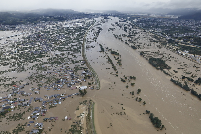 Typhoon No. 19 damages eastern Japan Chikuma River, Nagano City, Nagano Prefecture, Japan The Chikuma River flows through the Hoho district of Nagano City. The left center is the levee that broke at 8:15 a.m. on October 13.