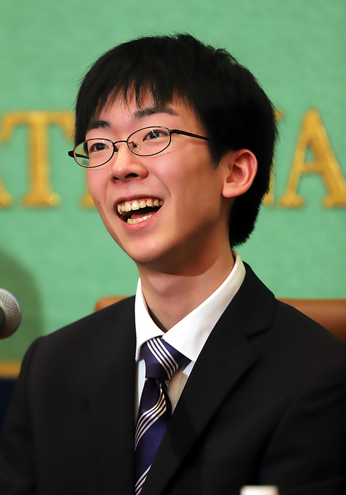 18 year old Go professional player Toramaru Shibano speaks as he won the Maijin title October 18, 2019, Tokyo, Japan   19 year old Go professional player Toramaru Shibano speaks at the Japan National Press Club in Tokyo as he became the first teenager to have won Go s major title on Friday, October 18, 2019. Shibano defeated Cho U at the best of seven tournament of Meijin title on October 8 and crowned one of the seven major titles.   Photo by Yoshio Tsunoda AFLO 