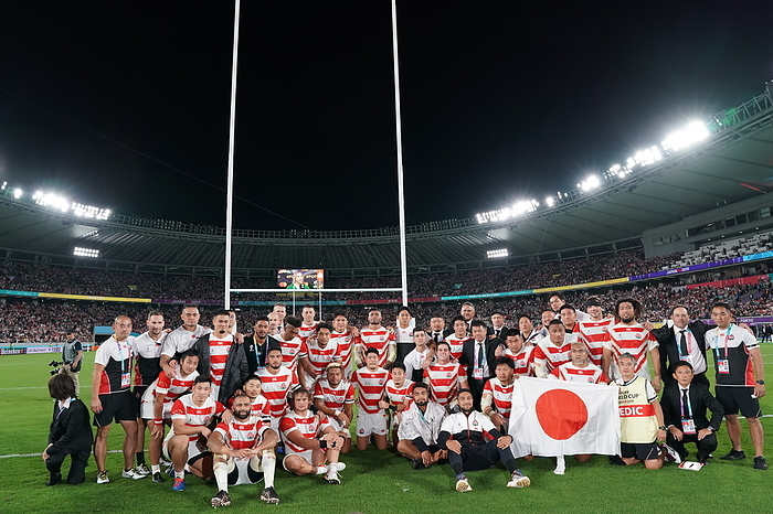 2019 Rugby World Cup Quarterfinals Japan Loses to South Africa Post match photo Japan team group after losing the 2019 Rugby World Cup quarter final match between Japan and South Africa at the Tokyo Stadium in Tokyo on October 20, 2019.  Photo by FAR EAST PRESS AFLO 