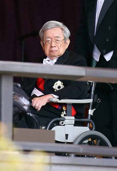 enthronement ceremony Prince Hitachi exits the Imperial Palace after the  Accession Rites Ceremony  at the Imperial Palace, October 2, 2019. Photo by Masahiro Ogawa on October 2, 2019