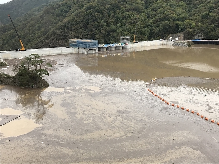 Typhoon No. 19 damage, Yamba Dam Yamba Dam almost full of rainwater and other water due to Typhoon No. 19 in Naganohara cho, Agatsuma gun, Gunma Prefecture, 2019. Photo by Taro Fujii at 0:42 p.m. on October 14.