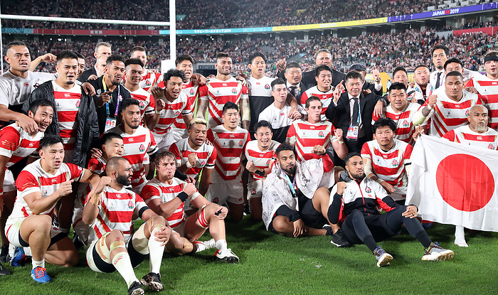 2019 Rugby World Cup Quarterfinals Japan Loses to South Africa Post match photo Japan South Africa: Players and staff of the Japanese national team pose for a commemorative photo after the match at Ajinomoto Stadium in Tokyo, Japan, October 20, 2019  photo by Shinnosuke Kiyatake.
