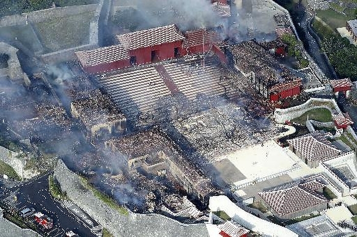 Fire at Shuri Castle Shuri Castle, where the main hall  center  and the north hall  upper right  were burned down  8:43 a.m. on August 31, in Naha City, from a helicopter chartered by the head office .