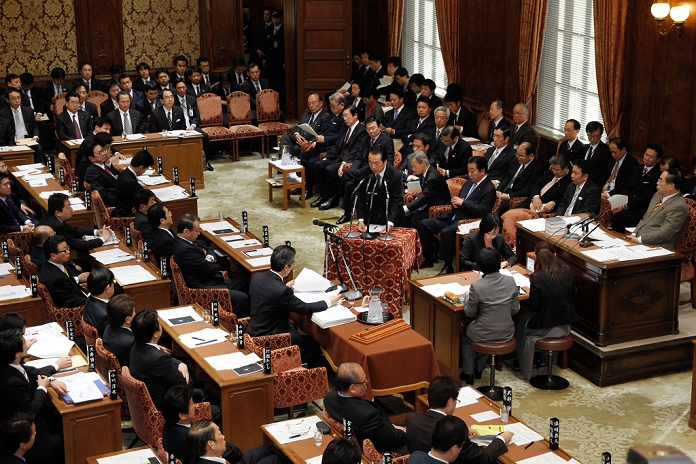 House of Representatives Budget Committee Begins 5 hours late January 31, 2011, Tokyo, Japan   Japanese Prime Minister Naoto Kan answers to an opposition lawmaker during the lower house budget committee Budget related bills are facing resistance in the upper chamber of the parliament where the prime minister has lost majority grip last year. Budget related bills are facing resistance in the upper chamber of the parliament where the prime minister has lost majority grip last year.  Photo by AFLO   3609   mis 