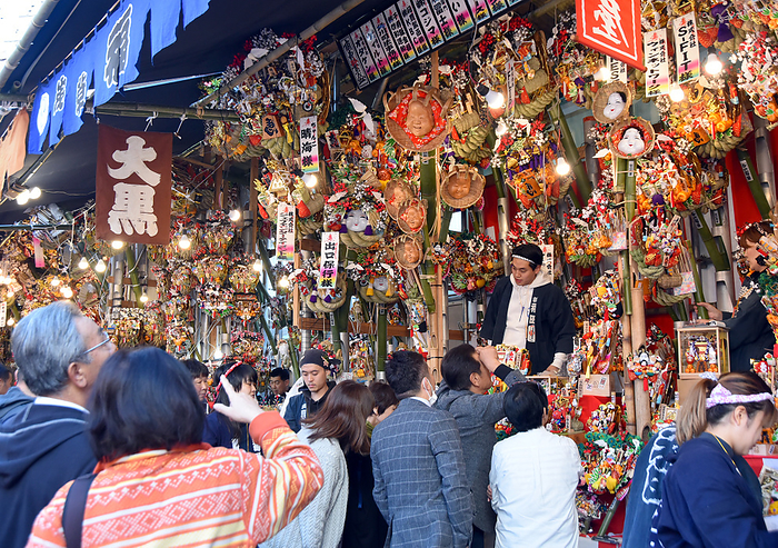 Annual Fair To Bring In Happiness November 8, 2019, Tokyo, Japan   Dazzlingly decorated  bamboo rakes for good luck  are sold at stalls lined on the approach to a Shinto shrine during a vibrant fair at Tokyo s Asakusa district on Friday, November 8, 2019. the shsrine to pray for good business in the upcoming year and purchase good luck rakes believed to bring happiness to families. Sakai AFLO  AYF  mis 