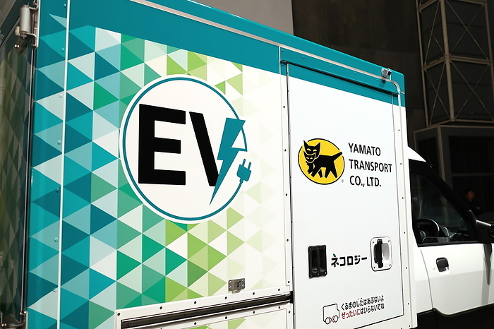 Yamato Transport Introduces Small Commercial EV Trucks On November 19, Yamato Transport announced the introduction of a small commercial EV truck for home delivery, jointly developed with Street Scooter.