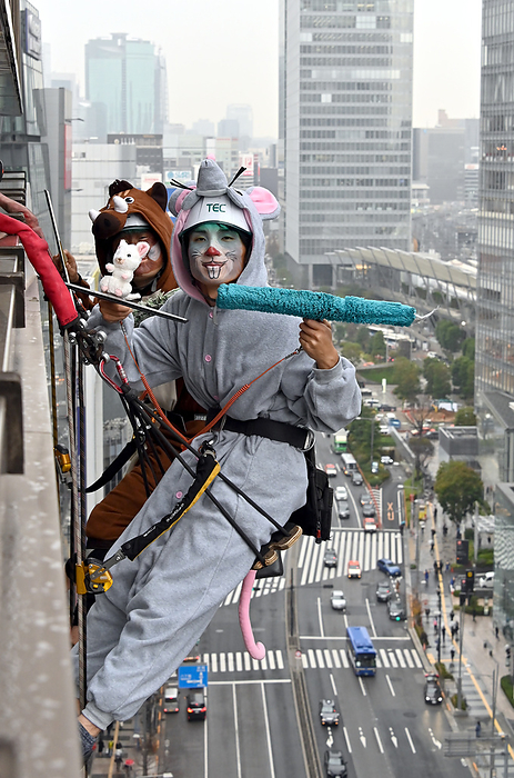 Have Fun With Chinese Zodiac December 19, 2019, Tokyo, Japan   Two Japanese window cleaners don costume of wild boar  brown  and mouse  White , representing Chinese zodiac characters, mind their business 55 meters above the ground at a hotel near Tokyo Station on Thursday, December 19, 2019. The year 2020 is a year of mouse, according to the zodiac.   Photo by Natsuki Sakai AFLO  AYF  mis 