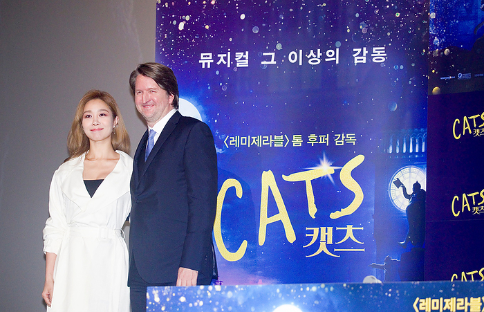Press conference for musical fantasy film  Cats  in Seoul Tom Hooper and Oak Joo Hyun  Fin.K.L. , Dec 23, 2019 : Australian British film director Tom Hooper  R  and a South Korean singer and musical theatre actress Oak Joo Hyun pose for photographers during a press conference for a musical fantasy film  Cats , which was directed by Hooper, in Seoul, South Korea.  Photo by Lee Jae Won AFLO   SOUTH KOREA 
