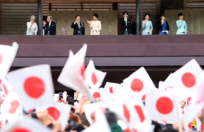 Emperor Naruhito and Imperial family members appear for New Year s greetings January 2, 2020, Tokyo, Japan    L R  Former Empress Michiko, former Emperor Akihito, Emperor Naruhito, Empress Masako, Crown Prince Akishino, Crown Princess Kiko, Princess Mako and Princess Kako wave to wellwishers for the New Year s greetings at the Imperial Palace in Tokyo on Thursday, January 2, 2020. 68,000 people visited the Imperial Palace on the day to congratulate the Imperial family for the New Year.     Photo by Yoshio Tsunoda AFLO 
