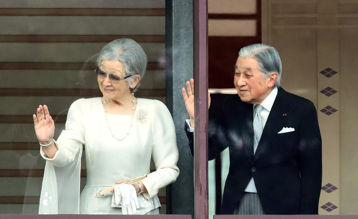 Emperor Naruhito and Imperial family members appear for New Year s greetings January 2, 2020, Tokyo, Japan   Former Emperor Akihito  R  and former Empress Michiko wave to wellwishers for the New Year s greetings at the Imperial Palace in Tokyo on Thursday, January 2, 2020. 68,000 people visited the Imperial Palace on the day to congratulate the Imperial family for the New Year.     Photo by Yoshio Tsunoda AFLO 