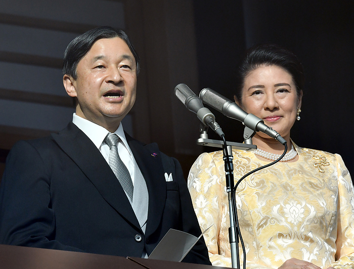 2020 New Year s General Sightseeing at the Imperial Palace January 2, 2020, Tokyo Japan   For the first time as Japan s monarch, Emperor Naruhito, accompanied by Empress Masako, delivers his message For the first time as Japan s monarch, Emperor Naruhito, accompanied by Empress Masako, delivers his message to a huge throng of flag waving well wishers from the Imperial Palace balcony on Thursday, January 2, 2020, in his New Year s greeting since Naruhito and Masako were joined by his parents, the former Emperor Akihito and his wife Michiko, his younger brother Prince Akishino, his wife Kiko, and their two daughters Mako and Kako.  Photo by Natsuki Sakai AFLO  AYF  mis 
