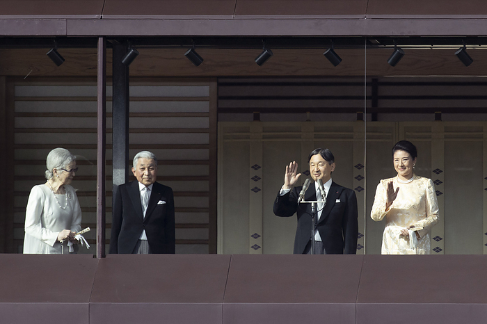Japan s Naruhito speach for New year Japan s Emperor Naruhito waved to cheering, flag waving crowds from a palace balcony in his first New Year s greeting since ascending to the throne. Naruhito and his wife Masako were joined by his parents, the former Emperor Akihito and his wife Michiko, in the appearance at the Imperial Palace. The 86 year old Akihito stepped down in April last year in an extremely rare imperial abdication. Naruhito told the crowd he was praying for world peace and noted the suffering of people in Japan affected by natural disasters last year.  I hope this new year will be a year free of disasters, peaceful and good for all of you,  he said. Public broadcaster NHK TV said some 68,700 people had thronged the palace to cheer the imperial family by late Thursday morning. More were expected throughout the day.  Photo by Hitoshi Katanoda AFLO 