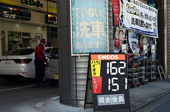 U.S Iran Tensions Push Prince Higher January 9, 2020, Tokyo, Japan   The tensions between the United States and Iran has pushed gasoline prices higher at a Tokyo pump station on Thursday, January 9, 2020. Regular gasoline price has risen to 151 yen  1.38 dollars  per liter and premium 162 yen  1.48 dollars .   Photo by Natsuki Sakai AFLO  AYF  mis 