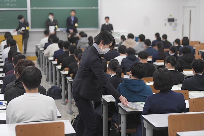 2020 National Center Test for University Admissions Students waiting for the exam to begin: January 18, 2020, at Kyushu University s Ito Campus in Fukuoka City s Nishi Ward  photo by Toyokazu Tsumura.