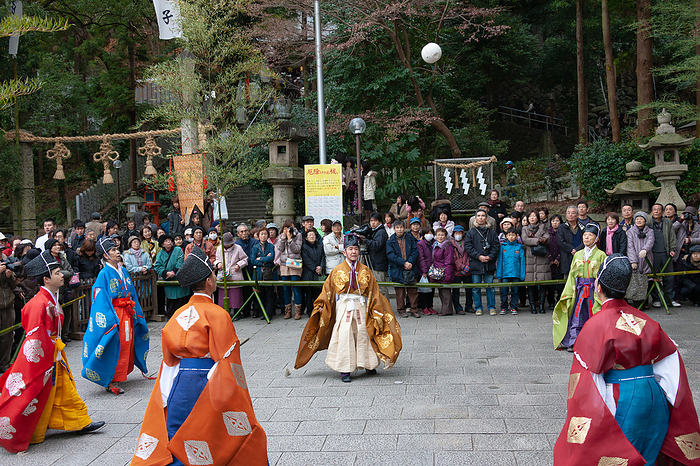 Kemari dedication at Hiraoka Shrine, Osaka Dedication of Kyoto s  kemari preservation society  shuukuhozonkai 