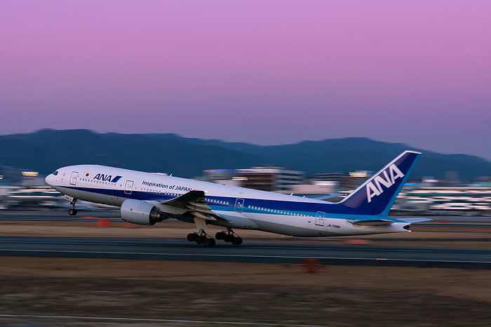 Osaka Airport Boeing 777-200