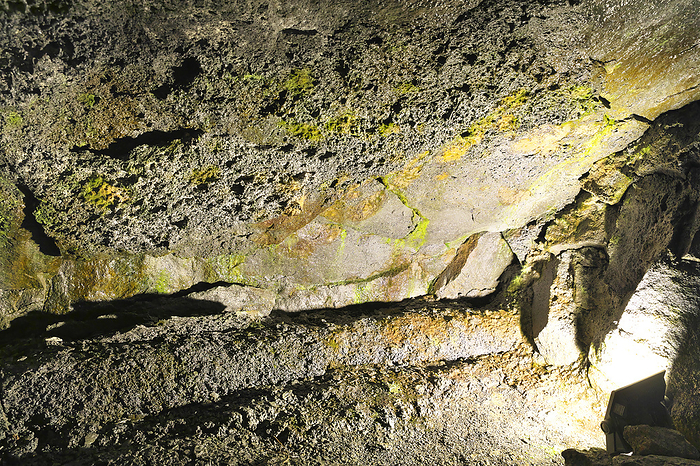 Lava shelf at Fugaku Fumae Cave