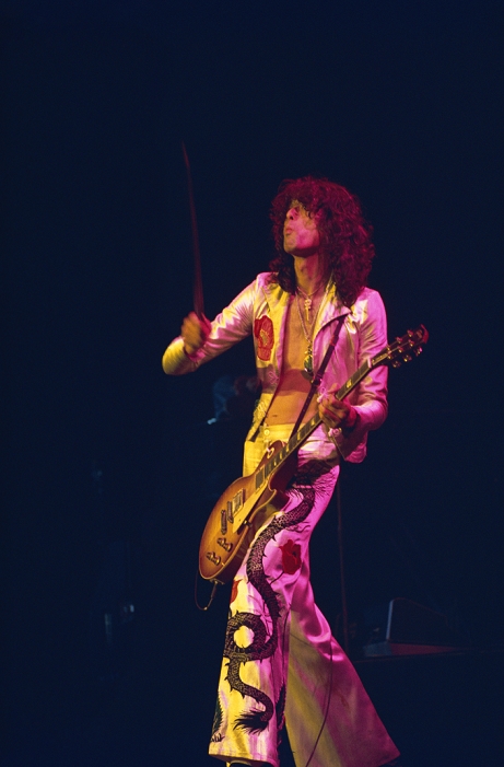 Led Zeppelin  June 1977  Live Led Zeppelin, Jun 1977 : Led Zeppelin Performing. Jimmy Page. Madison Square Garden, New York, USA.