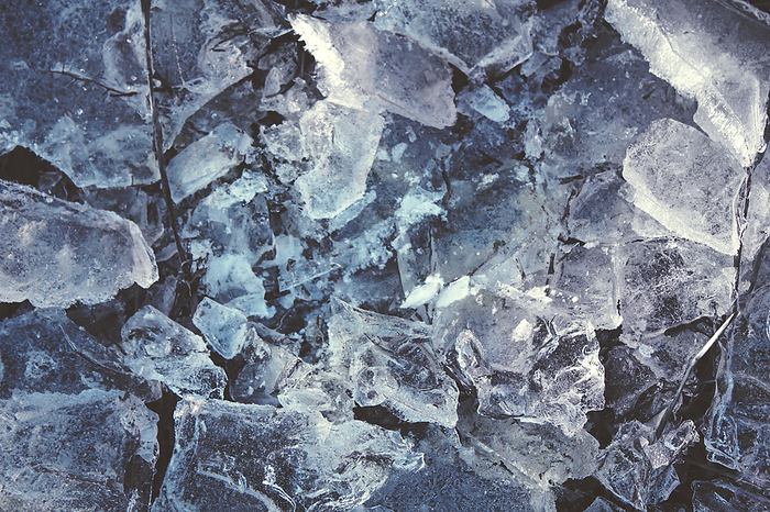 Eisklumpen bei Frost, Wuppertal, Deutschland Germany, North Rhine Westphalia, Wuppertal, Close up of cracked ice in winter