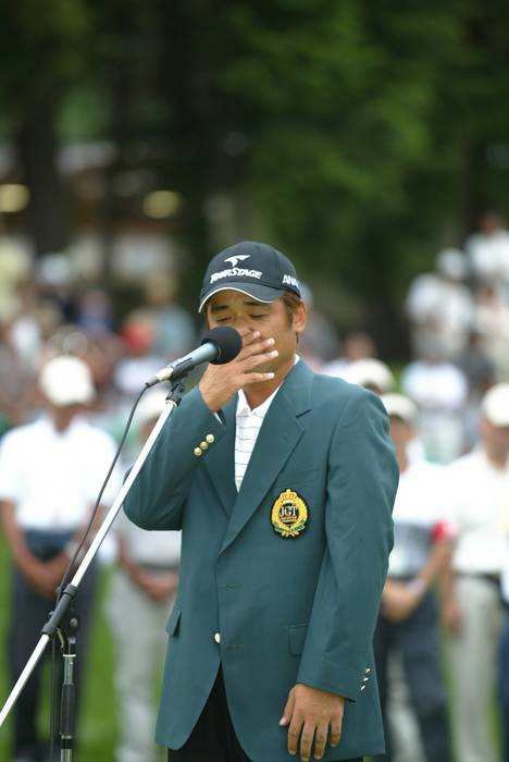 Toshimitsu Izawa JULY 6, 2003 : Toshimitsu Izawa shed a tear after winning the JGT  Japan Golf Tour  Championship Shishido Hills Cup in Ibaraki, Japan.  C AFLO FOTO AGENCY  243 