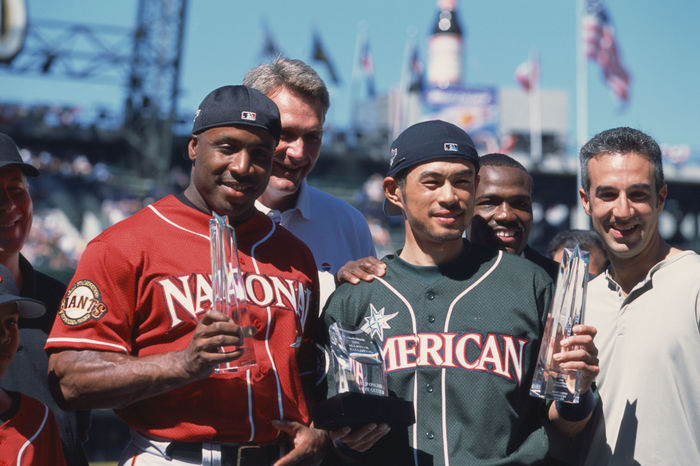 Barry Bonds (National), Ichiro/Ichiro Suzuki (American)
JULY 10, 2001 - MLB : Barry Bonds #25 (L) of the San Francisco Giants (National) and Ichiro Suzuki #51 (R) of the Seattle Mariners (American) celebrate During the ceremony of the top vote-getter before the 2001 MLB All-Star game at Safeco Field in Seattle, Washington, USA.
(Photo by Hitoshi Mochizuki/AFLO) [0449].