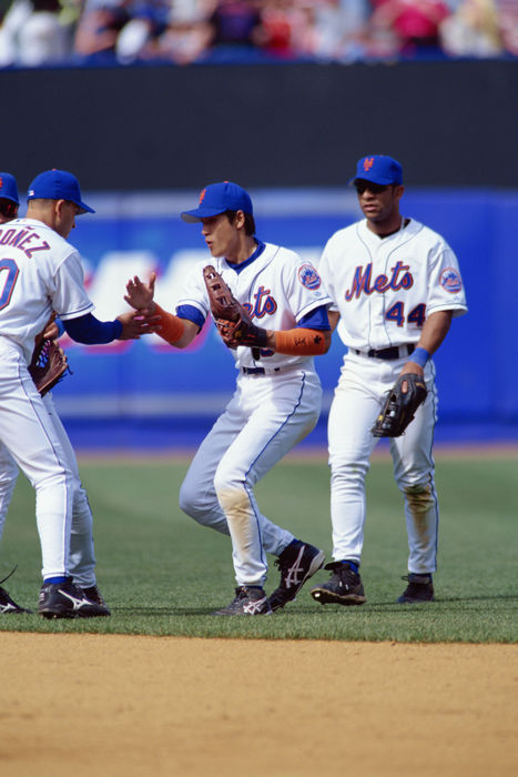 MLB Takeshi Shinjo, Mets  photo taken in 2001  Tsuyoshi Shinjo  Mets ,. 2001   MLB : Tsuyoshi Shinjo  5 of the New York Mets celebrates with the team mates after winning the game.  Photo by Hitoshi Mochizuki AFLO   0449 .
