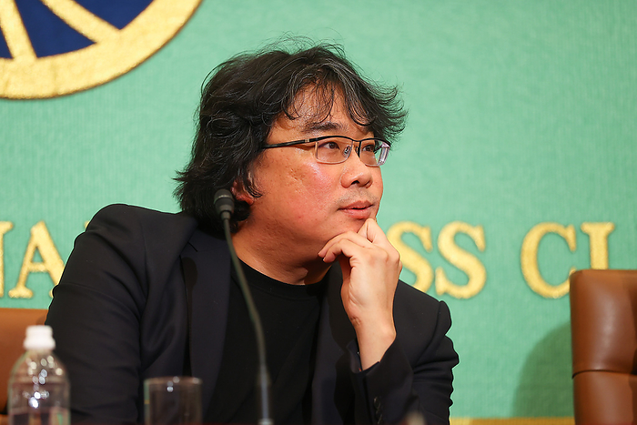 Pon Joon ho, director of  Parasite,  and others visit Japan for a press conference. Director Pon Joon ho attends a press conference in Japan for the Korean film  Parasite: A Family Halfway Under the Ground,  which won Best Picture at the 92nd Academy Awards, February 23, 2020.  Photo by Pasya AFLO 