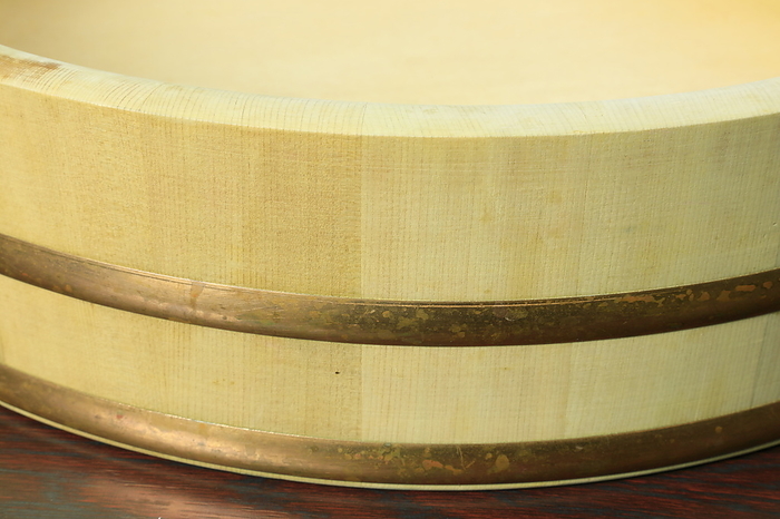 flat-bottomed wooden bowl for preparing sushi rice