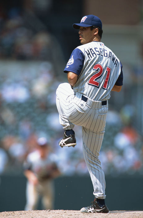 Shigetoshi Hasegawa (Angels),.
2001 - MLB : Anaheim Angels pitcher Shigetoshi Hasegawa #21 pitches during the game.
(Photo by AFLO) [0672].