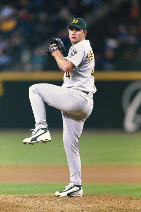 Jason Isringhausen (Athletics),
2001 - MLB : Oakland Athletics pitcher Jason Isringhausen pitches during the game.
(Photo by AFLO) [0672]