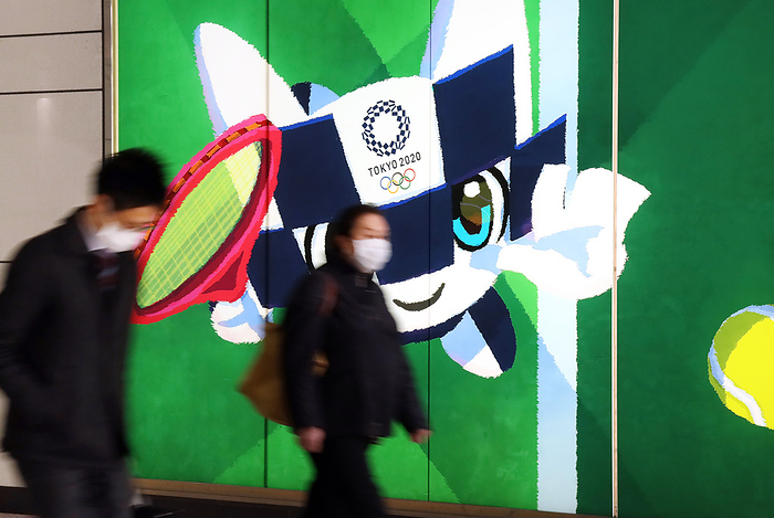 Japan s share prices rebounded over 19,000 yen level March 25, 2020, Tokyo, Japan   Pedestrians pass before a large illustration of Tokyo 2020 Olympic Games mascot Miraitowa in Tokyo on Wednesday, March 25, 2020. Japanese government and International Olympic Committee  IOC  agreed to postpone Tokyo 2020 Olympic Games on March 24 for a year due to the global outbreak of the new coronavirus.    Photo by Yoshio Tsunoda AFLO 