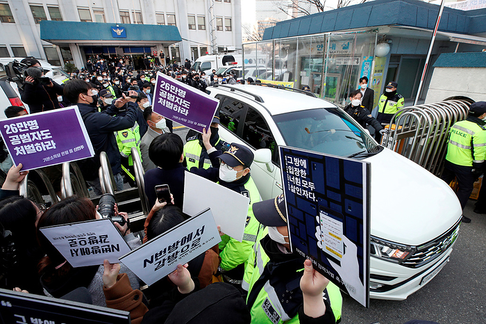 Head of an online sexual blackmail ring Cho Ju Bin is transferred to the prosecution for investigation in Seoul Cho Ju Bin, Mar 25, 2020 : Activists shout slogans to condemn Cho Ju Bin, head of an online sexual blackmail ring called  Nth room  as a police van carrying Cho leaves Jongno police station to transfer him to the prosecution for further investigation in Seoul, South Korea. According to local media, Cho is suspected of blackmailing dozens of victims into performing violent sex acts and selling the videos in mobile chat rooms on messaging services, such as Telegram and Discord. About 74 people, including 16 underage girls, are known to have been exploited in the case, known as the  Nth room case  in which the key suspect Cho allegedly lured victims into taking photos and later coerced them into performing more gruesome sex acts. About 260,000 people are known to have joined the mobile chat rooms. The police sent the case to the prosecution on charges including violation of the act on the protection of children and youth against sex offenses.  Mandatory Credit: POOL AFLO   SOUTH KOREA 