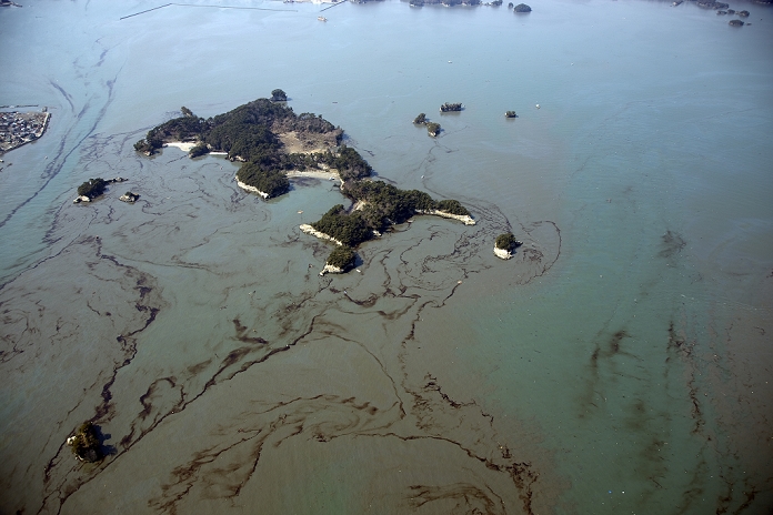 Great East Japan Earthquake Devastated by the Great Tsunami March 13, 2011, Matsushima, Japan   The cove with limestone islands in Matsushima, Miyagi prefecture, is smeared with oil slick on Sunday, March 13, 2011 A powerful earthquake with a magnitude 9.0 jolted Japan A powerful earthquake with a magnitude 9.0 jolted Japan s northeastern prefectures, wreaking havoc on otherwise beautiful coastal towns and farmlands.  s worst and the world s fourth worst quake could rise above 10,000.  Photo by Tohan Koku Service AFLO   0994   mis  