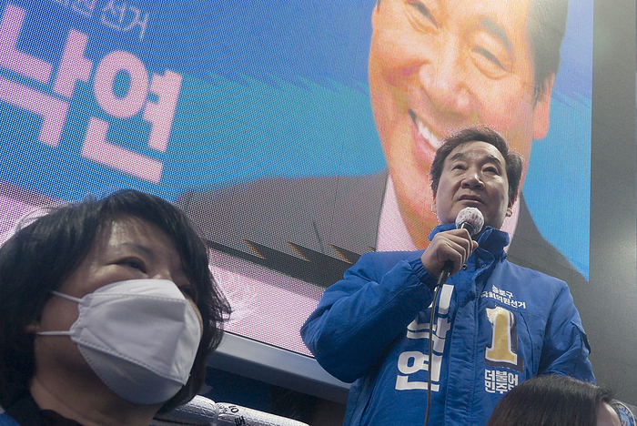 South Korea s 2020 general election campaign Lee Nak Yon, Apr 11, 2020 : Former prime minister of South Korea and a candidate of the ruling Democratic Party for the April 15 general elections, Lee Nak Yon  R  attends his campaign in Jongno district in Seoul, South Korea. Lee is running for the election in Jongno, a symbolic constituency in Korean politics where influences in politics are elected. Hwang Kyo Ahn, the leader of the conservative main opposition United Future Party  UFP , is also running in the constituency. Lee and Hwang have been ranked as the first and second as the next president of South Korea in recent polls. The quadrennial elections will fill the 300 seat unicameral National Assembly of South Korea.  Photo by Lee Jae Won AFLO   SOUTH KOREA 