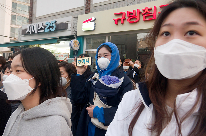 South Korea s 2020 general election campaign Supporters of Lee Nak Yon, Apr 11, 2020 : Wearing masks to prevent COVID 19 coronavirus infection, supporters attend a campaign of Lee Nak Yon, former prime minister of South Korea and a candidate of the ruling Democratic Party for the April 15 general elections, in Jongno district in Seoul, South Korea. Lee is running for the election in Jongno, a symbolic constituency in Korean politics where influences in politics are elected. Hwang Kyo Ahn, the head of the conservative right wing main opposition United Future Party  UFP , is also running in the constituency. Lee and Hwang have been ranked as the first and second as the next president of South Korea in recent polls. The quadrennial elections will fill the 300 seat unicameral National Assembly of South Korea. Korean characters on a mobile phone  C  read, Yony , which is short for Lee Nak Yon.  Photo by Lee Jae Won AFLO   SOUTH KOREA 
