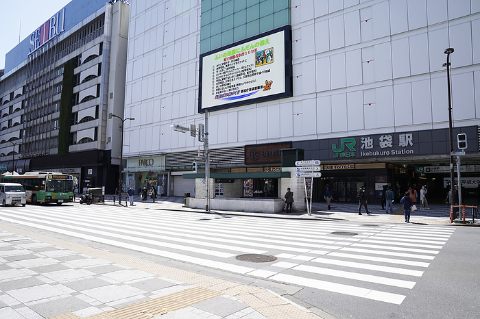 Tokyo under state of emergency over coronavirus Ikebukuro area is quieter than usual in Tokyo, Japan on April 14, 2020, amid the state of emergency due to the spread of the novel coronavirus.  Photo by AFLO 