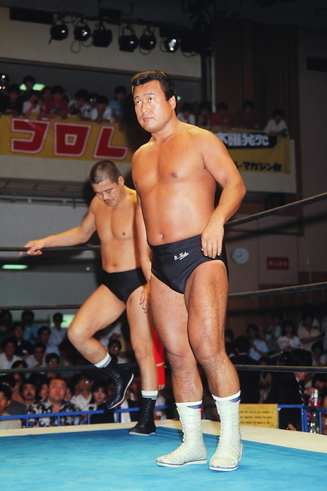 Japanese vintage pro wrestling Osamu Kido  right  and Yoshiaki Fujiwara   Photo by Yukio Hiraku AFLO 