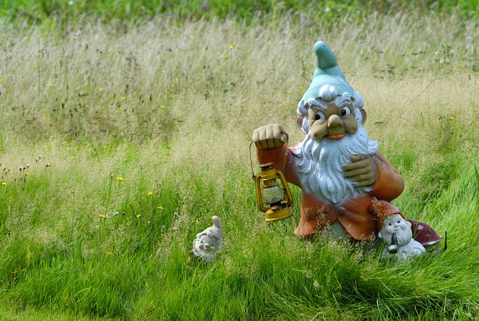 Dwarf, Sep 03, 2007 : Oblivion - dwarf standing on overgrown grass, objects, icon photo, 2007, garden gnomes, dwarf, dwarves, decoration, decoration, garden, Services, Grass, Larger, meadow, meadows, sculpture, figure, allotment, allotments, allotment, spieer, spieig, strength;, horizontal, Kbdig, Frame, Germany