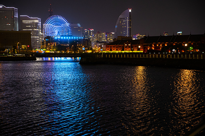New Viral Pneumonia Outbreak Worldwide Lights Up in Support of Healthcare Professionals Ferris wheel of Minatomirai  Cosmo Clock 21  is lit up in blue in Kanagawa, Japan on April 26, 2020, as a show of gratitude and support for medical personnel fighting the novel coronavirus amid the virus pandemic.  Photo by Yohei Osada AFLO 