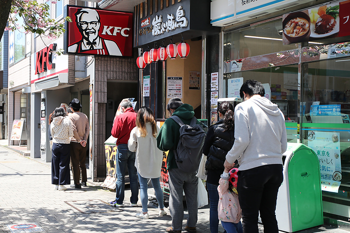Tokyo under state of emergency over coronavirus People wait in line to pick up take out food at Kentucky Fried Chicken restaurant in Tokyo, Japan on April 25, 2020, amid the state of emergency due to the spread of the novel coronavirus.  Photo by AFLO 