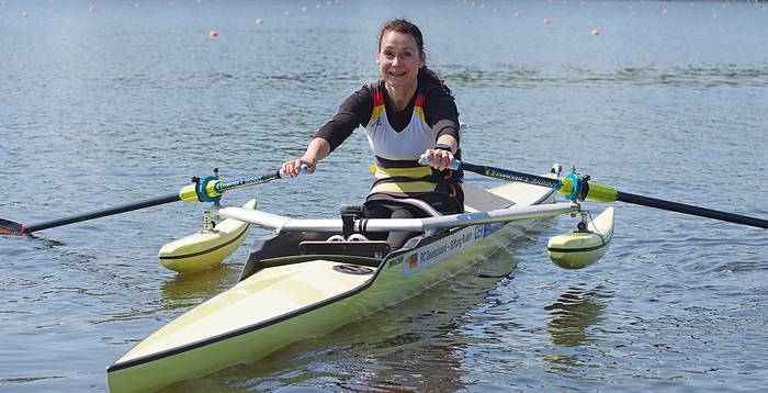 Para Ruderin Sylvia Pille Steppat  Hamburg  trainierte am 9. Mai 2020 zum ersten Mal nach den Lockerungen im aufgrund d Para rower Sylvia Pille Steppat Hamburg trained on 9 May 2020 for the first time after the relaxation of the sport due to the corona pandemic on the regatta course at the water sports centre Allermoehe on the Dove Elbe