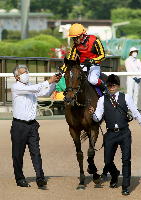 2020 Yasuda Kinen  G1  Grand Alegria wins June 7, 2020, Tokyo Racecourse 11R, The 70th Yasuda Kinen  G1  Open, 3 years old and up, turf 1600m  Kenichi Ikezoe shakes hands with trainer Kazuo Fujisawa  left  and Grand Alegria rider Kenichi Ikezoe, who achieved the feat of winning 30 G1 races.  The favorite, Almond Eye  Mieura, Kunieda Sakae Stable, Christophe Lemaire , failed to break the record for the most G1 wins with 8  The 3rd favorite, Gran Alegria  Mipura, Kazuo Fujisawa Stable, Kenichi Ikezoe , wins the 70th Yasuda Kinen  G1 , his 2nd G1 win. The second favorite and last year s winner, Indy Champ  Hidetaka Otonashi Stable, Ritto, ridden by Yuichi Fukunaga , came in third. 
