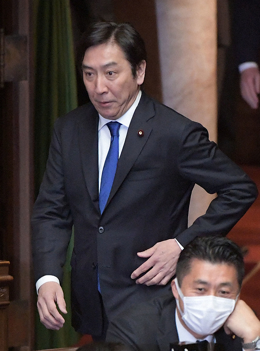 Kazuhide Sugawara, former Minister of Economy, Trade, and Industry, before a plenary session of the House of Representatives Kazuhide Sugawara, former Minister of Economy, Trade, and Industry, arrives at a plenary session of the House of Representatives at 2:29 p.m. on Feb. 27, 2020, in the Diet  photo by Masahiro Kawada.
