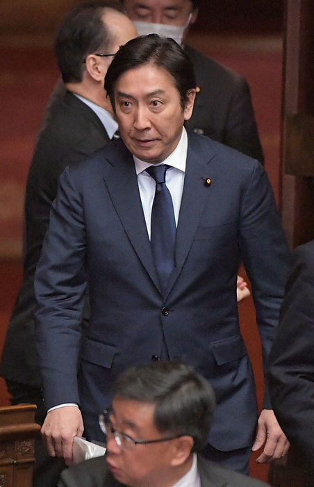 Kazuhide Sugawara, former Minister of Economy, Trade, and Industry, before a plenary session of the House of Representatives Kazuhide Sugawara, former Minister of Economy, Trade, and Industry, arrives at a plenary session of the House of Representatives at 4:27 p.m. on Feb. 28, 2020, in the Diet  photo by Masahiro Kawada.