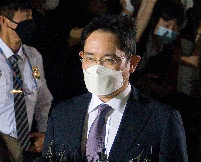 Lee Jae Yong, vice chairman of Samsung Electronics, leaves the Seoul Central District Court in Seoul Lee Jae Yong, June 8, 2020 : Vice chairman of Samsung Electronics Lee Jae Yong leaves the Seoul Central District Court in Seoul, South Korea to go to a detention center after a hearing on the prosecution s request for a warrant for his arrest in this picture taken on June 8, 2020. The court rejected early June 9 the prosecution s request to arrest Samsung Group s de facto leader Lee over the ongoing probe into a controversial merger between two Samsung affiliates and alleged accounting fraud at Samsung Biologics in 2015. Lee Jae Yong is accused of playing a role in the merger between Cheil Industries Inc. and Samsung C T, which the prosecutors suspect was designed to help him take over control of the group from his ailing father, Lee Kun Hee, local media reported.  Photo by Lee Jae Won AFLO   SOUTH KOREA 
